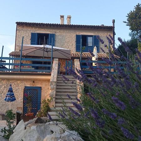 La Casa Dalle Finestre Blu Abbateggio Екстериор снимка