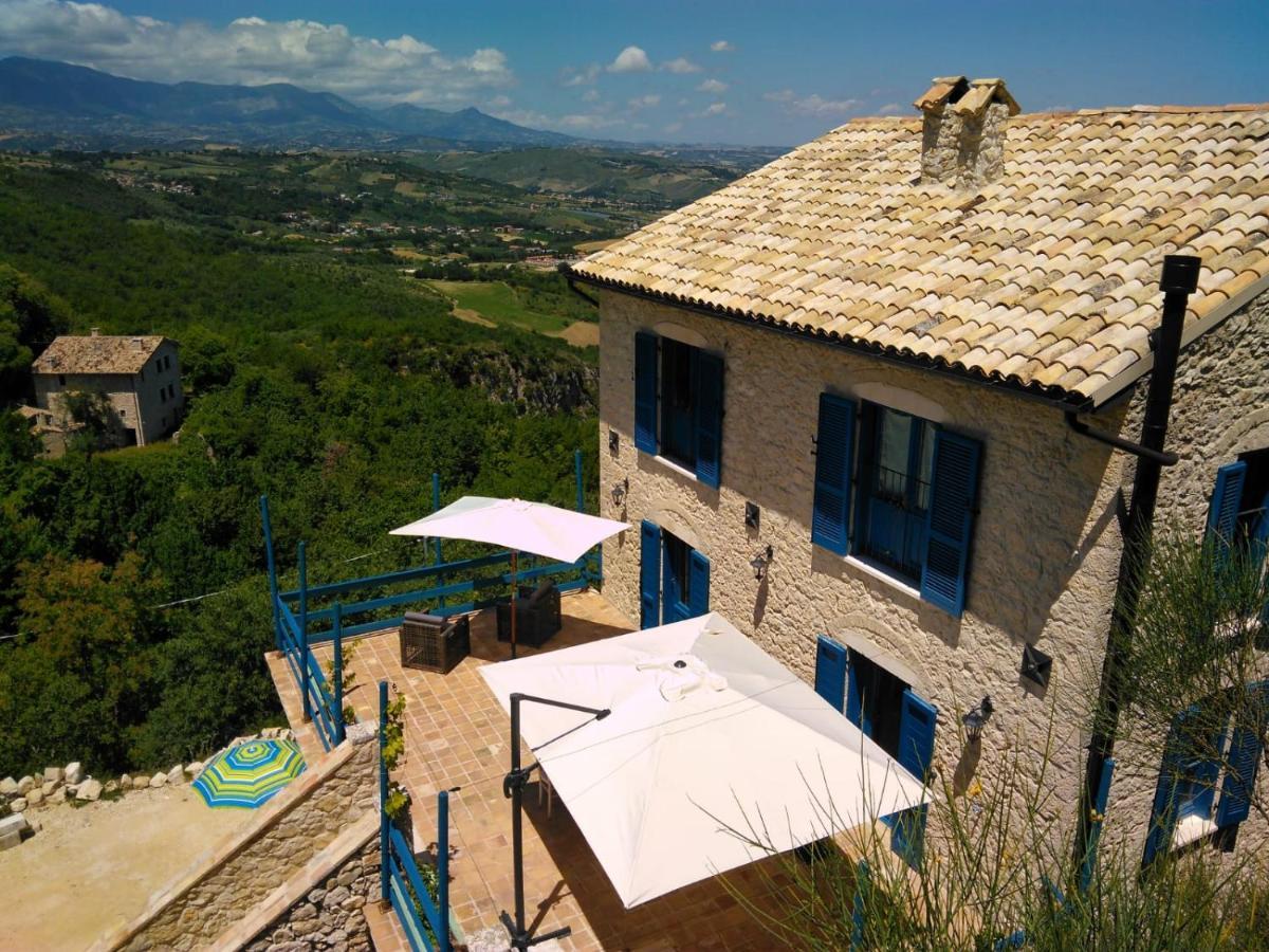 La Casa Dalle Finestre Blu Abbateggio Екстериор снимка