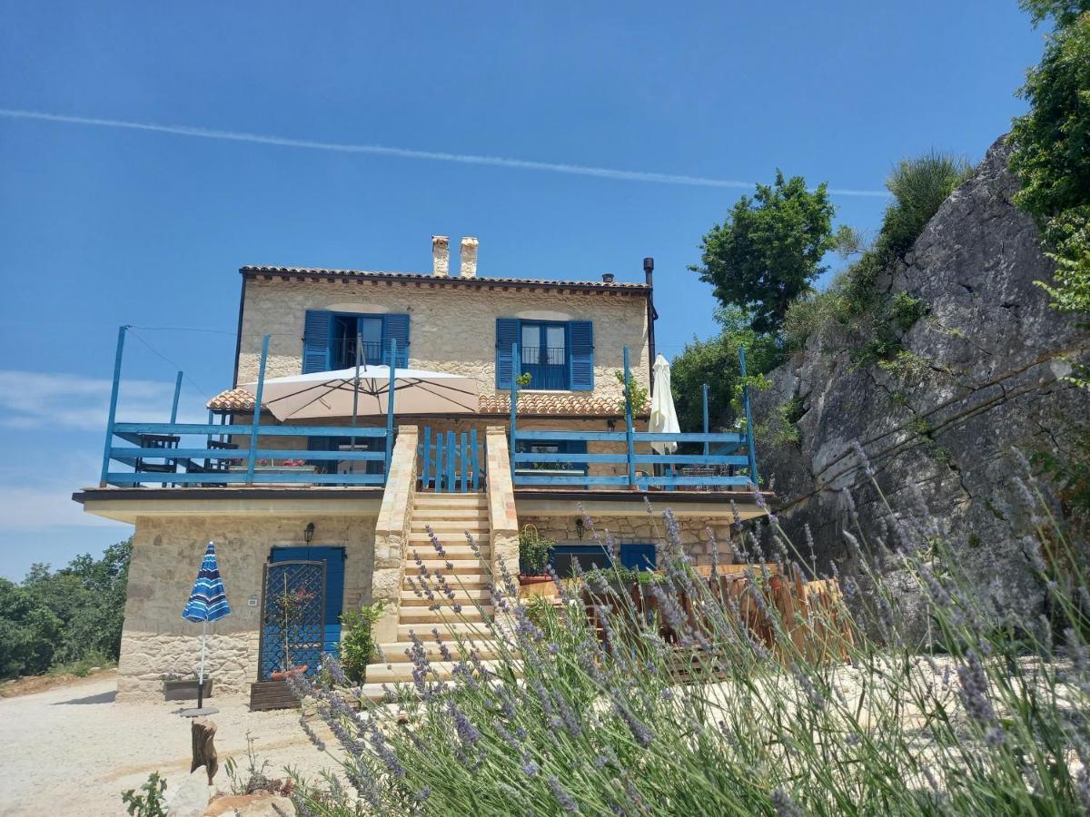 La Casa Dalle Finestre Blu Abbateggio Екстериор снимка