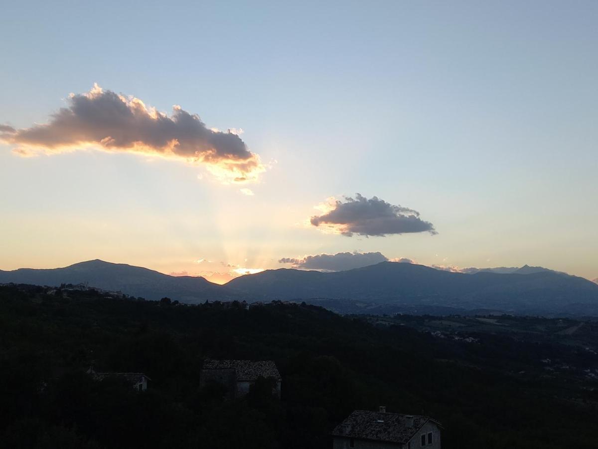 La Casa Dalle Finestre Blu Abbateggio Екстериор снимка