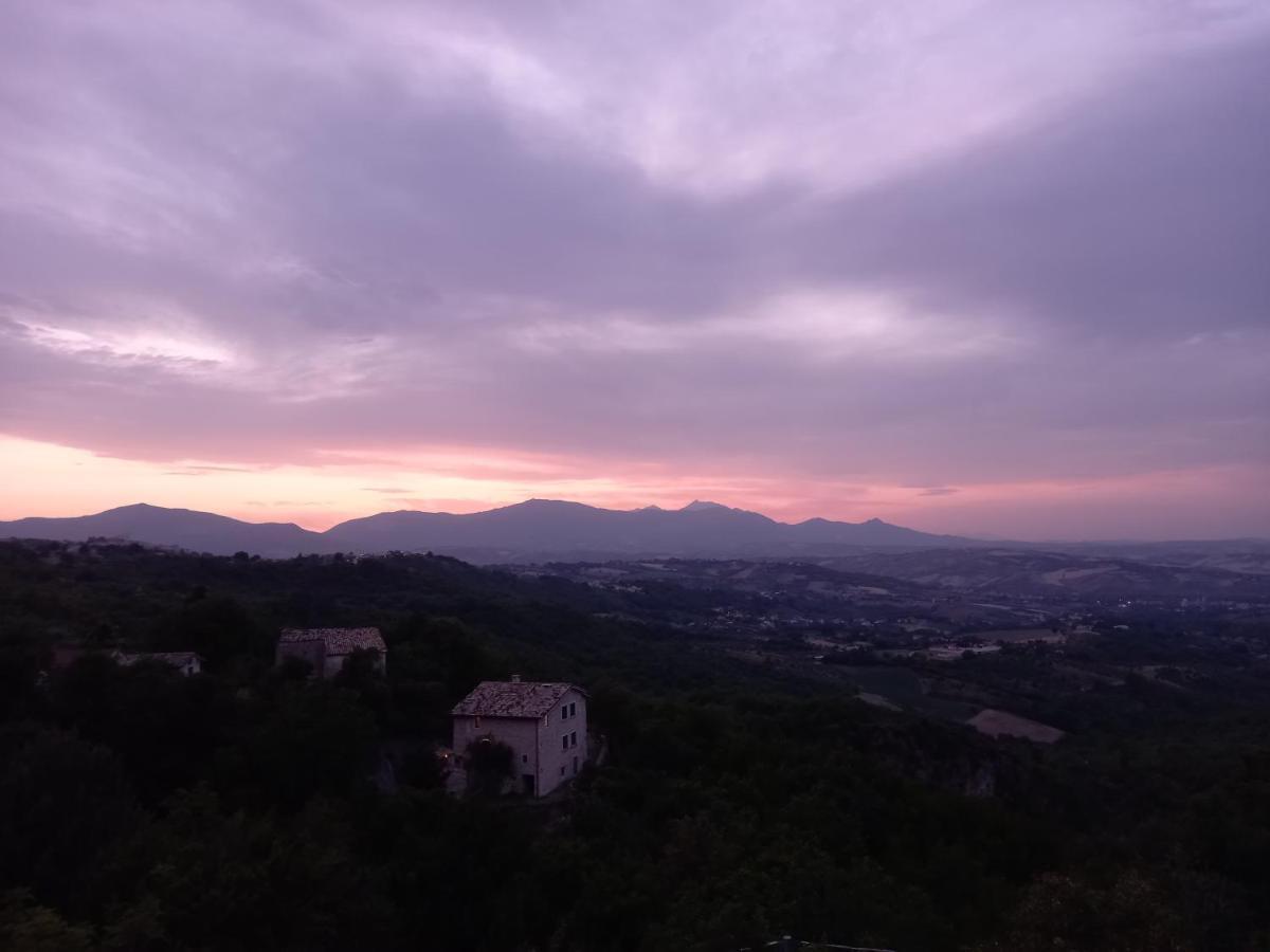 La Casa Dalle Finestre Blu Abbateggio Екстериор снимка