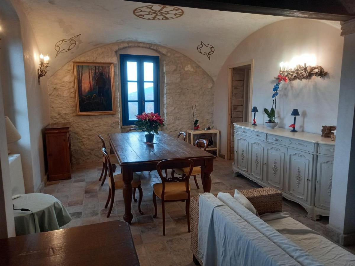 La Casa Dalle Finestre Blu Abbateggio Екстериор снимка