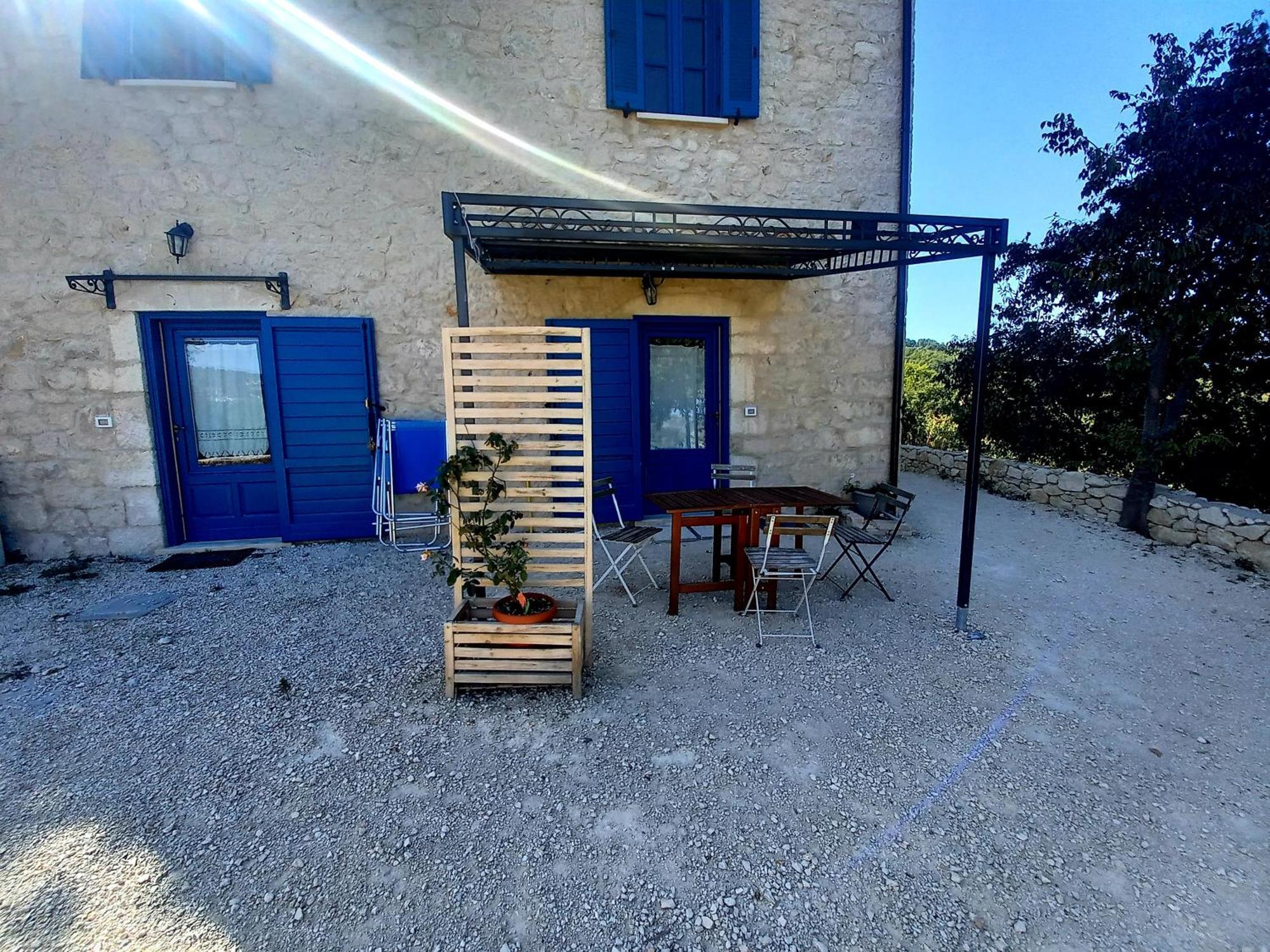 La Casa Dalle Finestre Blu Abbateggio Екстериор снимка